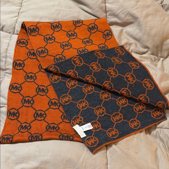 Michael Kors Vibrant Orange Scarf with Black Logo - Picture 2 of 2